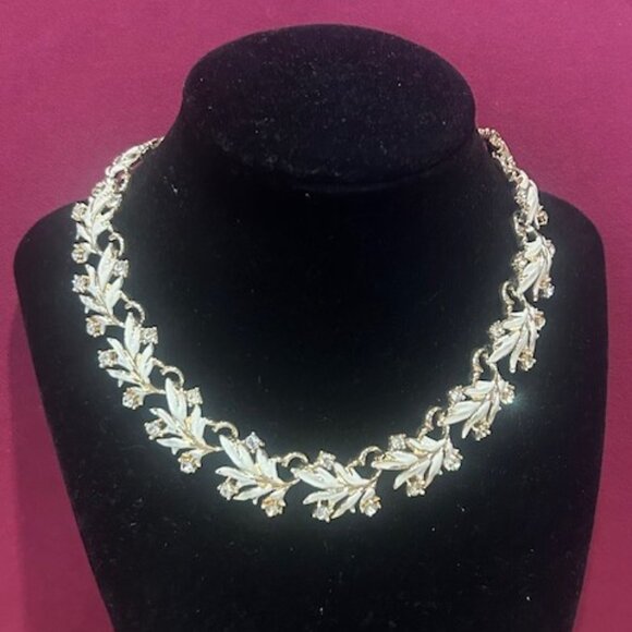 CORO PEGASUS Cream Enamel Gold Leaf Rhinestone Choker NECKLACE - Picture 3 of 11